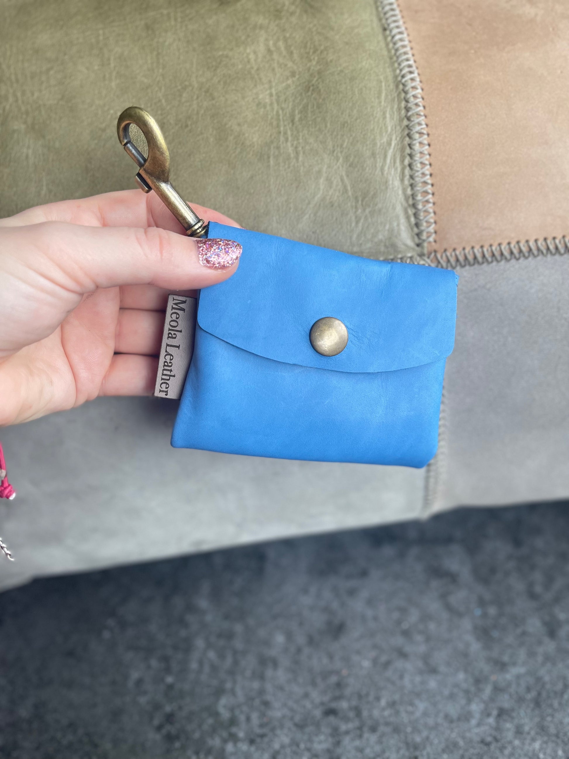 leren uitlaattasje snackbag handgemaakt fel blauw