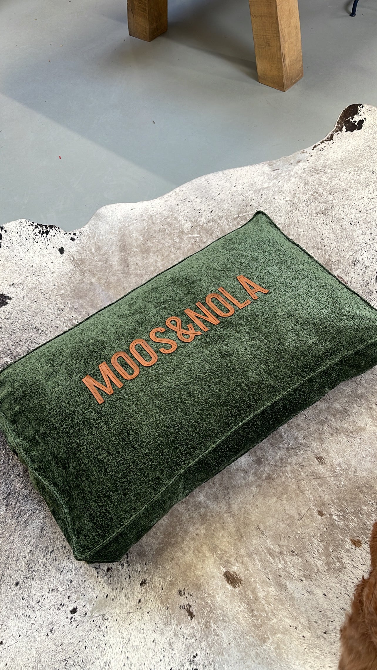 Hondenkussen luxe met leren naam van hond - velvet groen