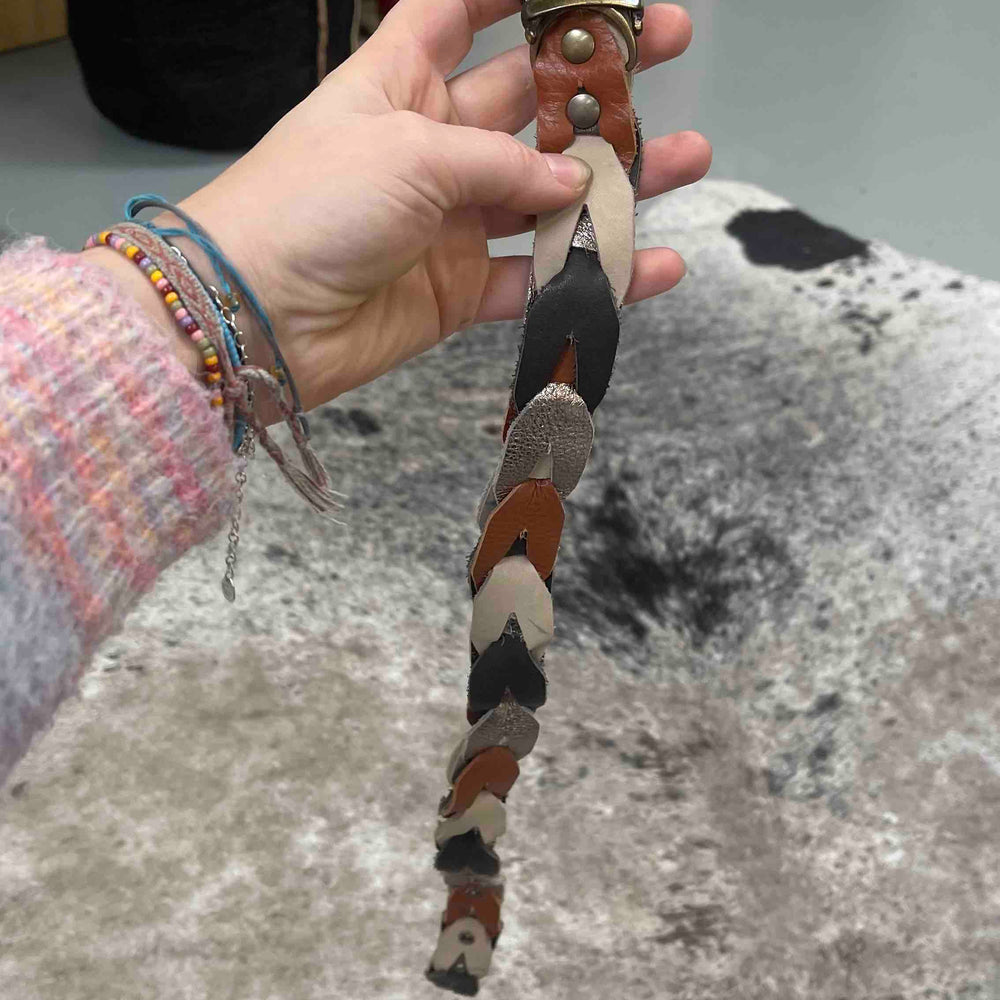 
                      
                        Meola Leather Dogs leather click collars SALE
                      
                    