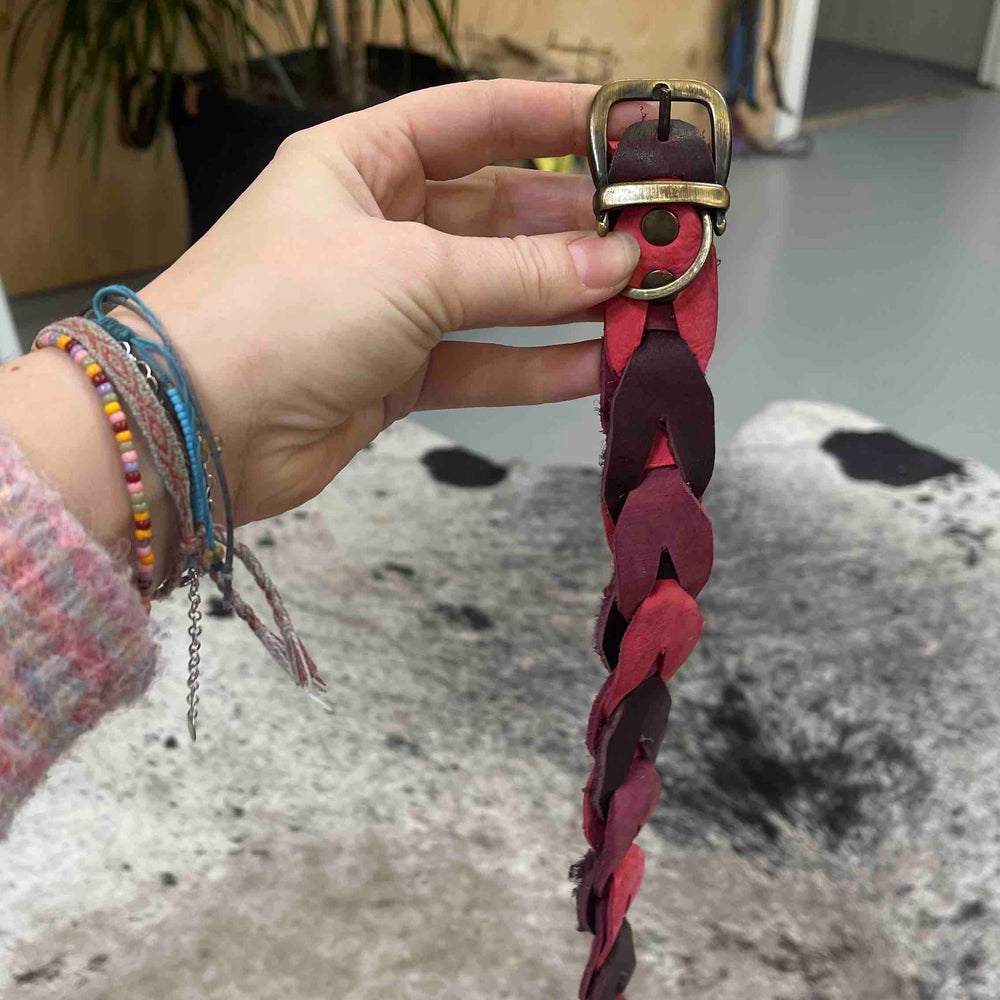 
                      
                        Meola Leather Dogs leather click collars SALE
                      
                    