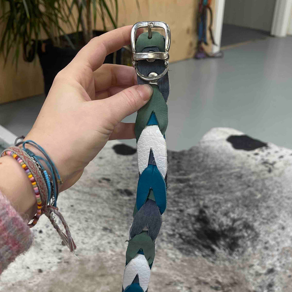 
                      
                        Meola Leather Dogs leather click collars SALE
                      
                    