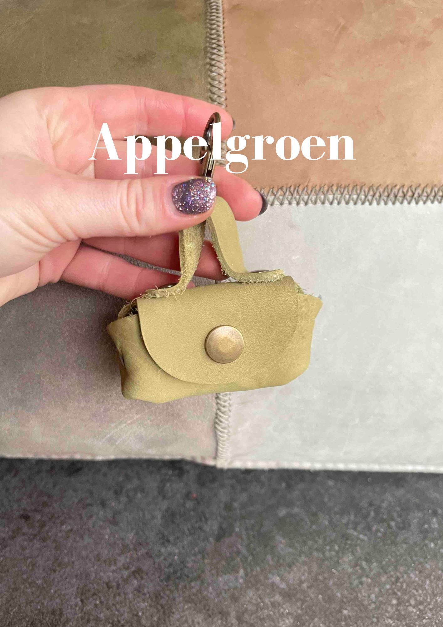 Poeptasje handgemaakt meola leather dogs zakje om poepzakjes in te doen te klikken aan hondenriem Appelgroen