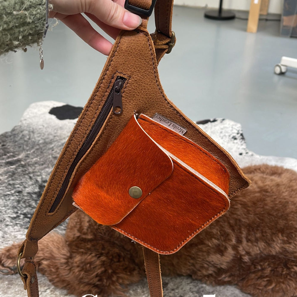 
                      
                        doggybag-uitlaattas-hond-crossbody-snacktas-cognac oranje vacht
                      
                    