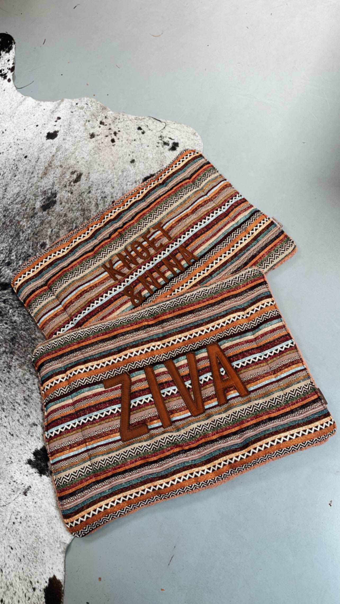 hondenkussen benchkussen hond met naam leren naam handgemaakt