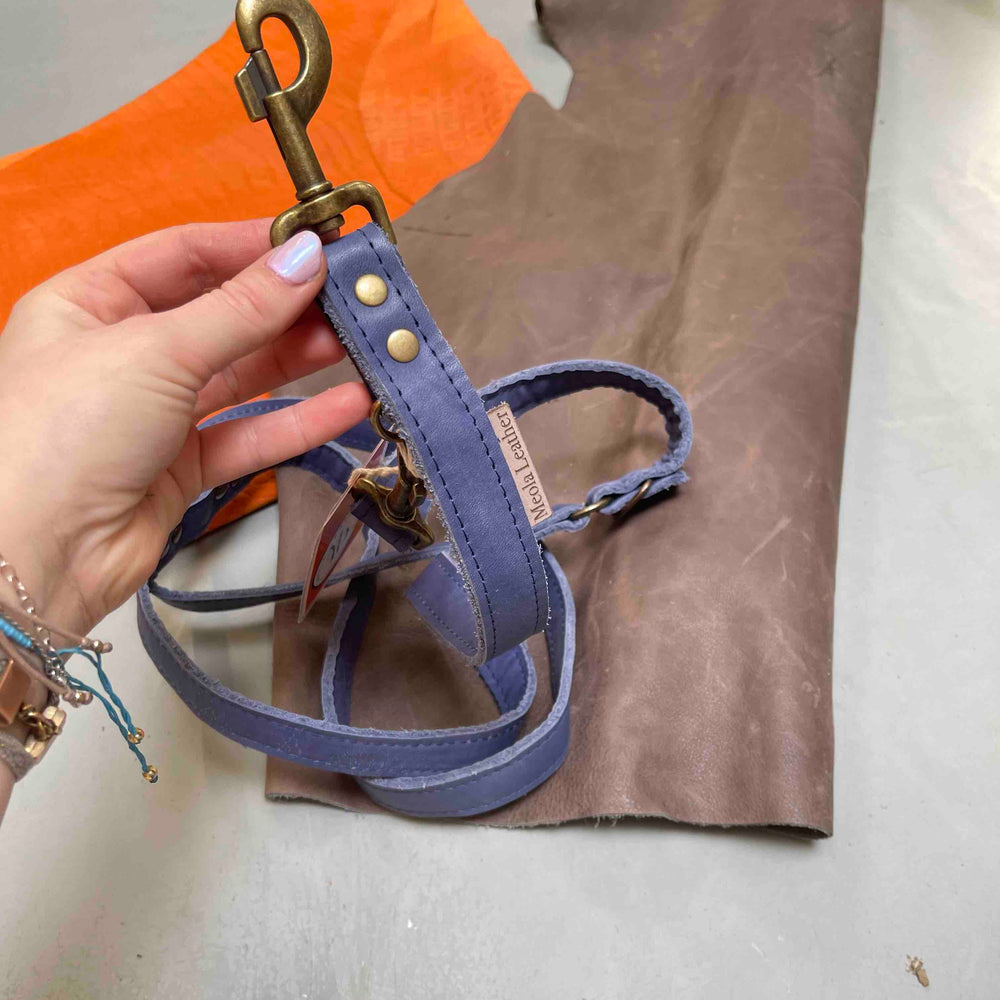 
                      
                        leren handgemaakte riem hondenlijn blauw 25mm breed verstelbaar
                      
                    