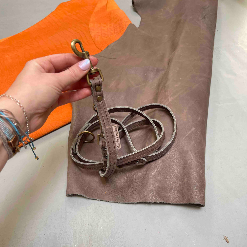 
                      
                        leren lijn hond verstelbaar 170cm handgemaakt 15mm donkerbruin
                      
                    