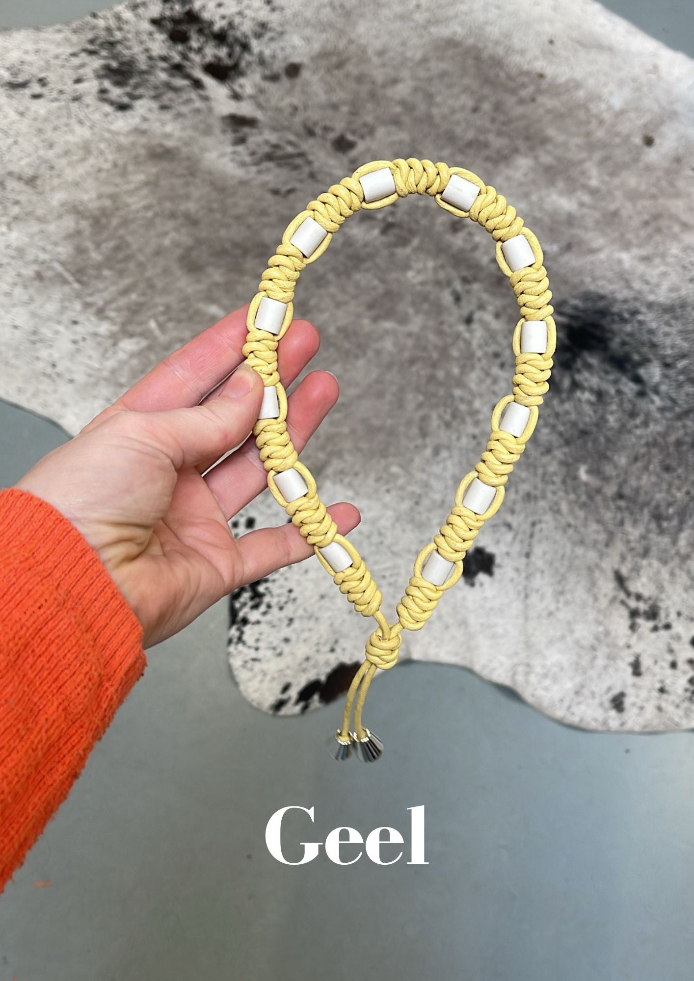 tekenband voor hond bescherming tegen teken close up butteryellow geel