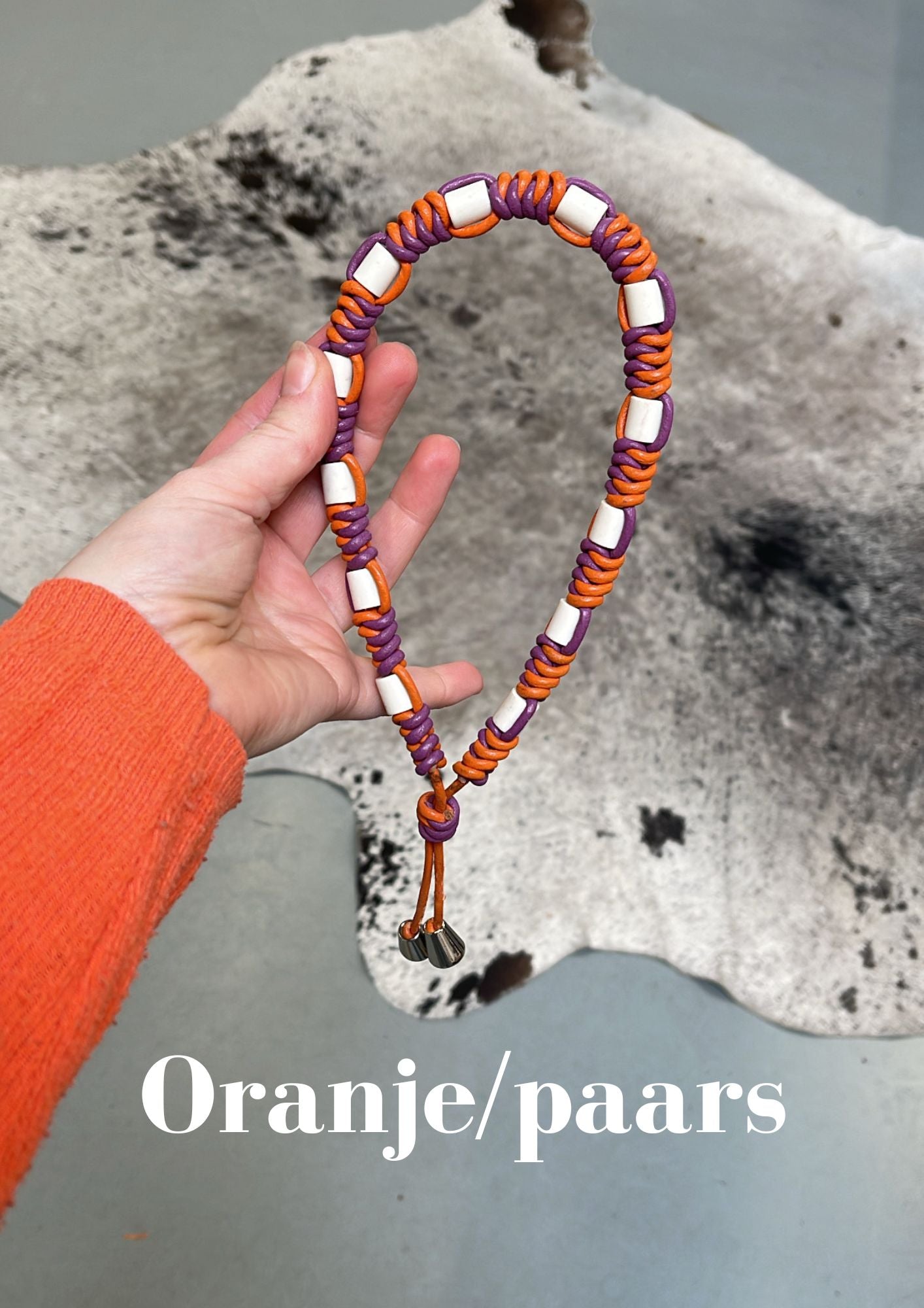 tekenband voor hond bescherming tegen teken close up oranje paars