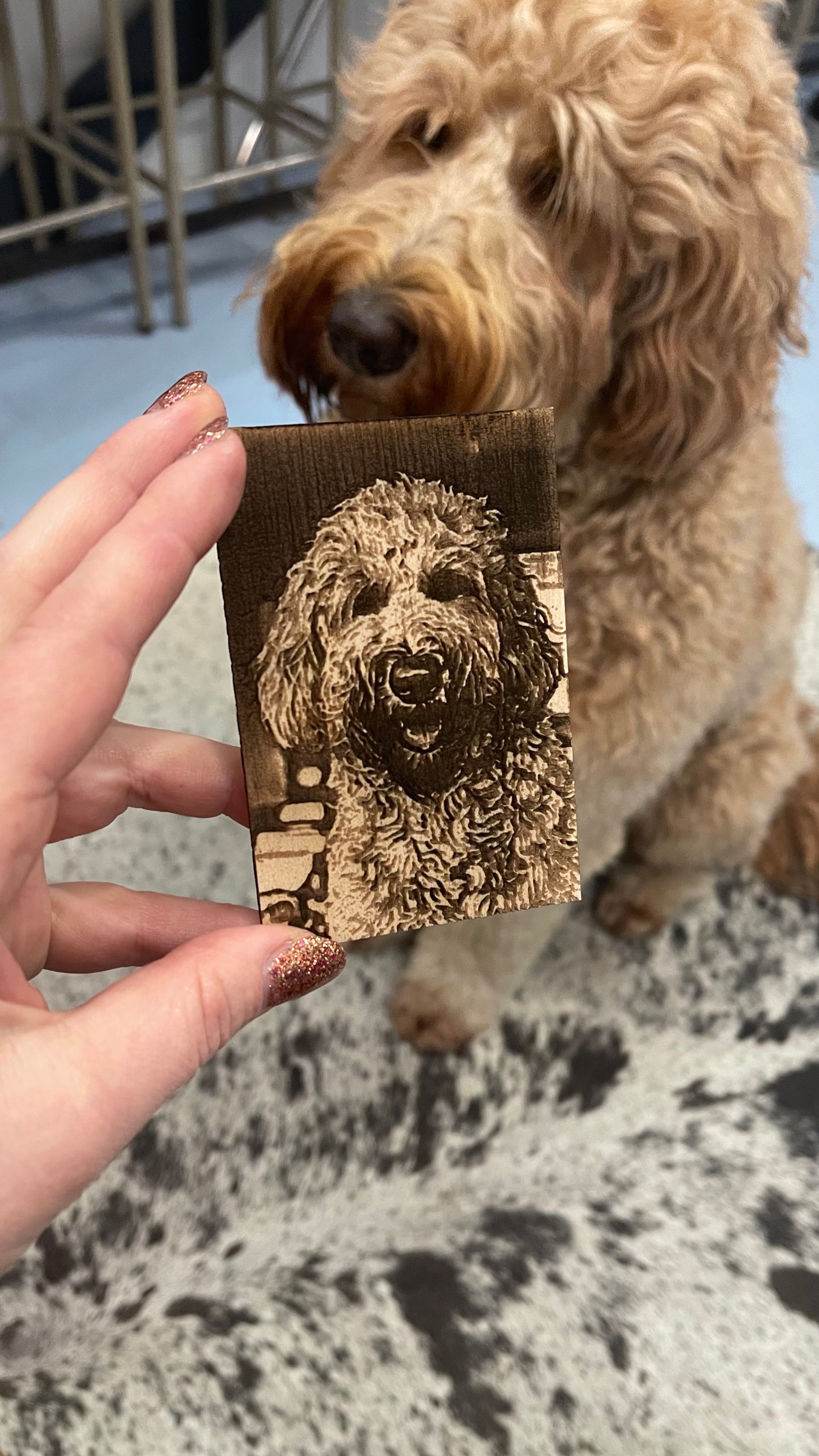 Foto van jouw hond op stuk hout gelaserd